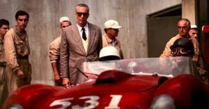 Előzetest kapott Michael Mann életrajzi sportfilmje, a Ferrari, melyben Adam Driver alakítja a címszereplőt
