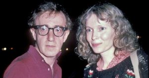 Mia Farrow kitálalt: Woody Allen a nevelt lányukkal csalta a színésznőt