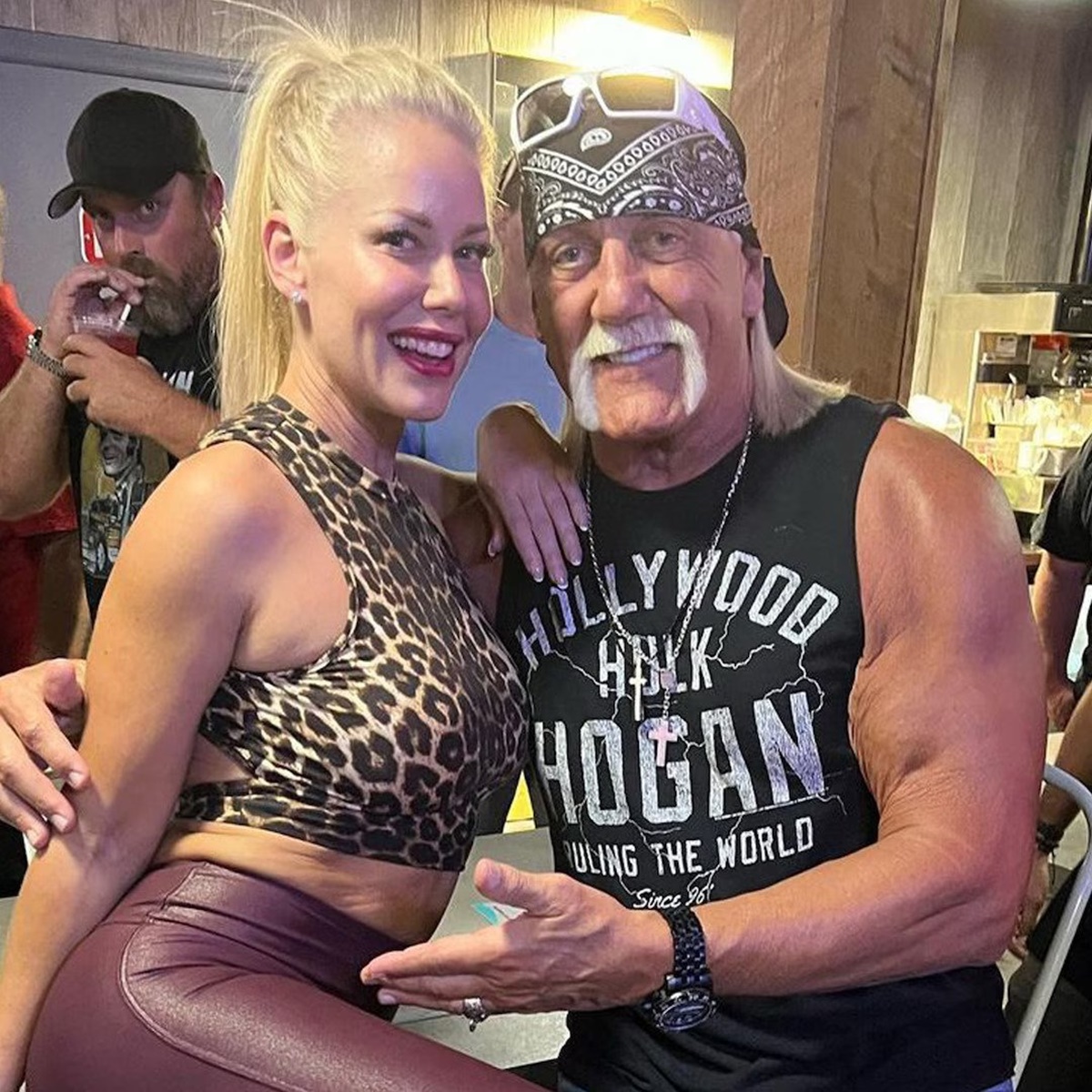 Hulk Hogan menyasszonya igazi bombázó – A színész-pankrátor párja valójában a jógaoktatója - Sky Daily