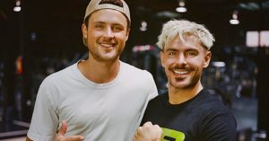 Zac Efron és testvére közös fotón: elképesztően kidolgozott felsőtestet villantottak