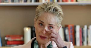 Szomorú bejelentést tett Sharon Stone: súlyos betegséggel küzd az Elemi ösztön sztárja