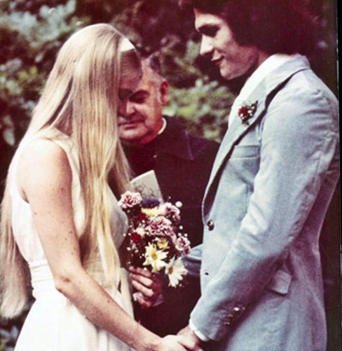 Patrick Swayze és élete szerelme esküvői képe 48 évvel ezelőttről – Lisával 34 évig voltak házasok