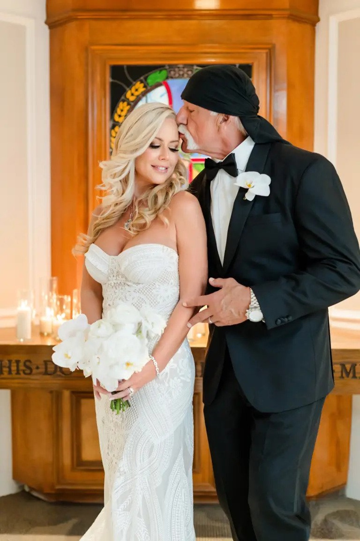 Hetvenévesen harmadszorra is megnősült Hulk Hogan - 25 évvel fiatalabb bombázó lett a felesége
