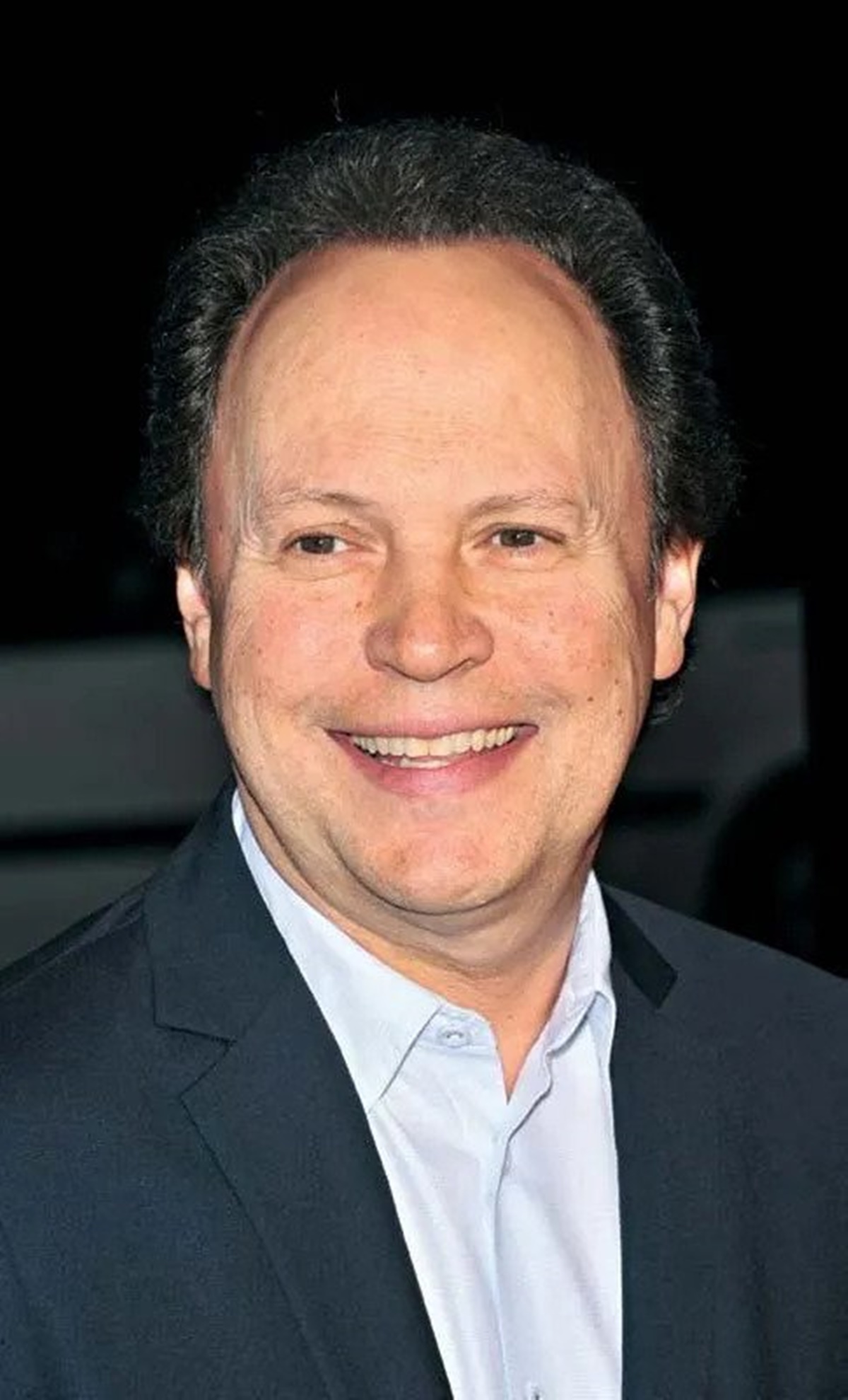 Sokkoló fotók a plasztikai műtéten átesett Billy Crystal-ról – A színész arcát fel sem lehet ismerni