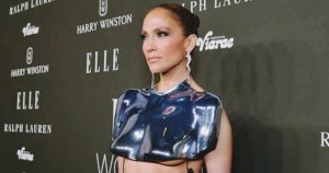 Sokkolóan fest Jennifer Lopez smink nélkül (Videó!)
