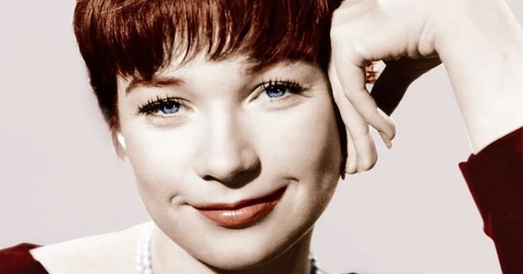 Így néz ki most, 89 évesen Shirley MacLaine, egykori legendás hollywoodi színésznő