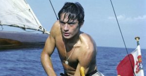 Alain Delon friss fotókon: a 88 éves legenda remekül fest