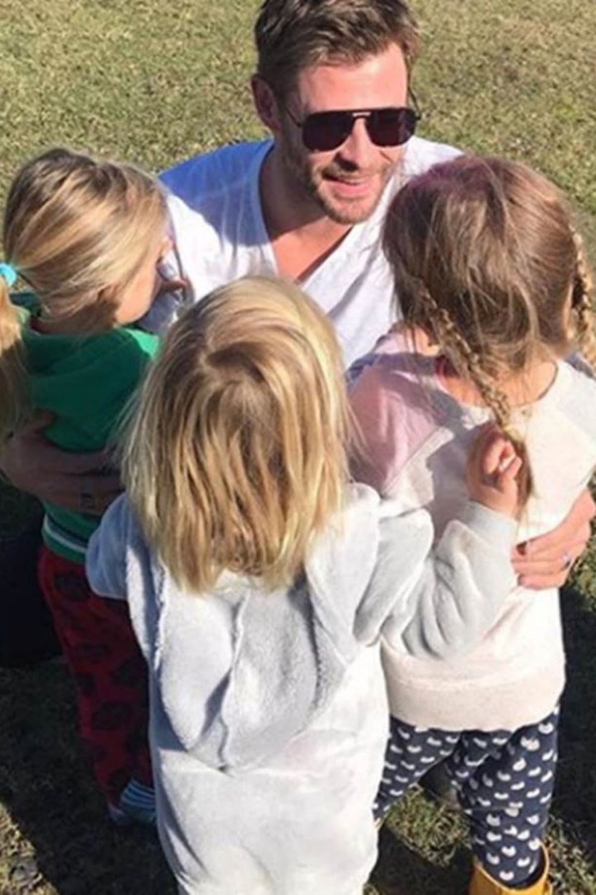 Felismered a képen látható cuki kisfiút? 40 évesen világhírű, felkapott hollywoodi színész - Chris Hemsworth