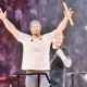 Chris Hemsworth volt a meglepetésvendég Ed Sheeran koncertjén, ahol ráadásul zenélt is (Videó!)