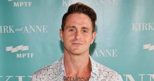 Kitalálod, hogy kinek a fia ez a jóképű pasi? Az apuka legendás színész, aki 80 évesen is aktív - Michael Douglas fia, Cameron Douglas