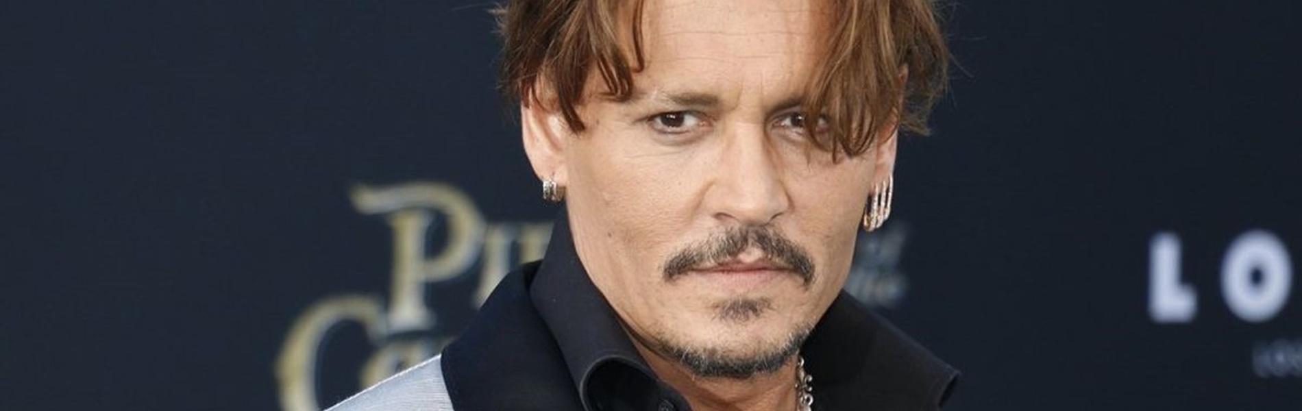 Johnny Depp külseje teljesen megújult – egy 30 éve tartó testi hibáját hozatta rendbe