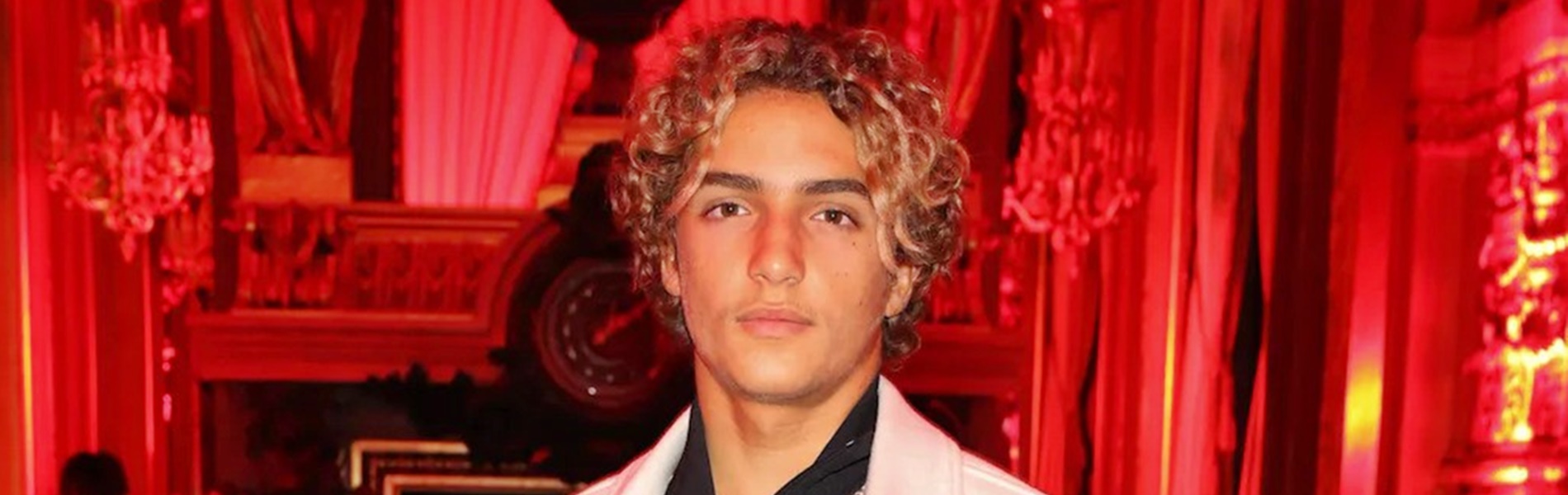 Kitalálod, hogy ez a jóképű srác kinek a fia? Az apukája most 54 éves, világhírű színész - Levi Alves McConaughey nem más, mint az Oscar-díjas Matthew McConaughey fia