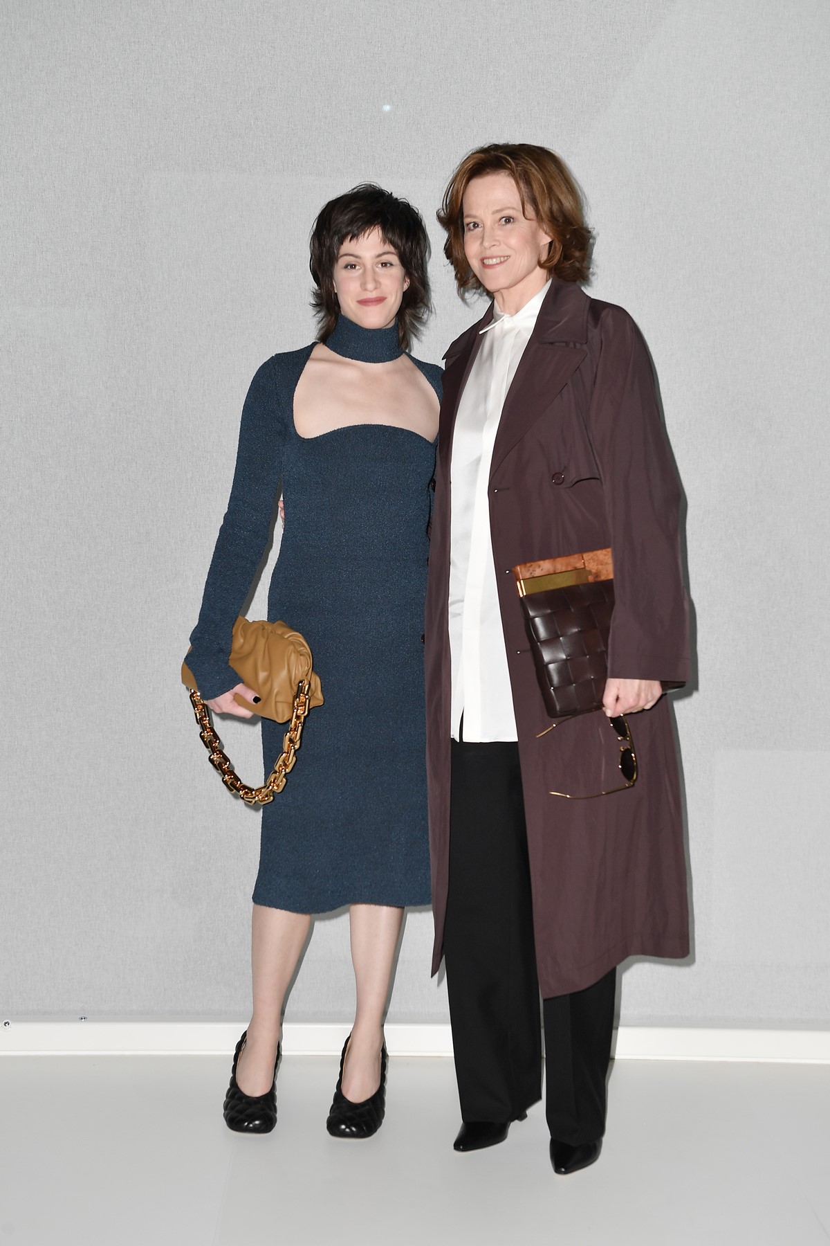 Kinek a lánya látható a képen? Az anyukája a 80-as és 90-es évek legnagyobb női akciósztárja volt - Charlotte Simpson - Sigourney Weaver