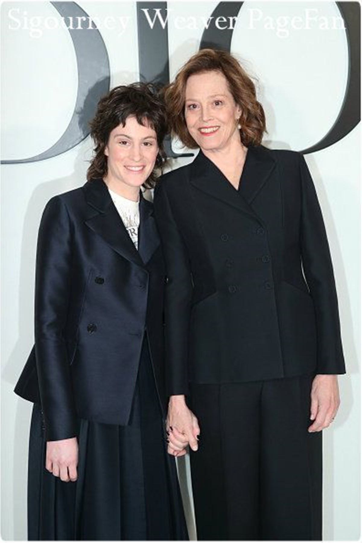Kinek a lánya látható a képen? Az anyukája a 80-as és 90-es évek legnagyobb női akciósztárja volt - Charlotte Simpson - Sigourney Weaver
