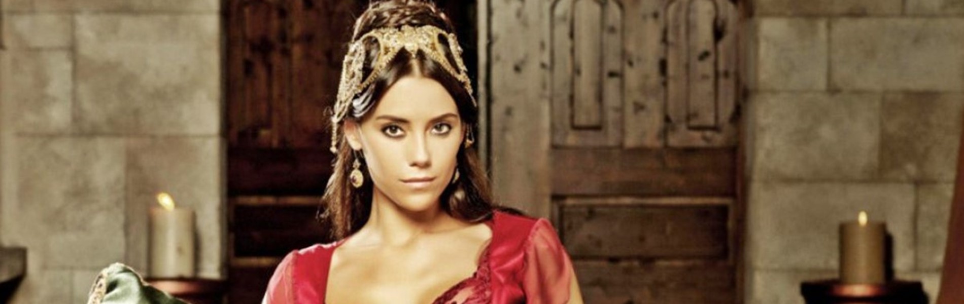 Cansu Dere 44 évesen is lenyűgöző – Friss fotókon az Ezel - Bosszú mindhalálig és a Szulejmán sztárja!