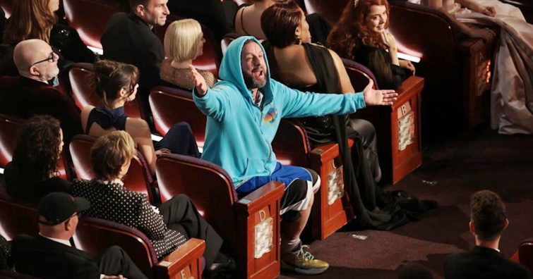 Adam Sandler melegítő ruhában okozott botrányt az Oscar-gálán, kiküldték a teremből (VIDEÓ!)