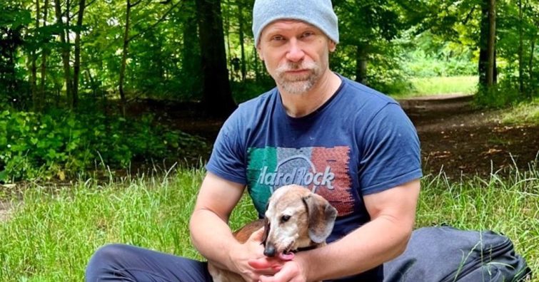 Ma ünnepli 60. születésnapját az Odaát sztárja, Mark Pellegrino, akinek a háziállatok a gyengéi