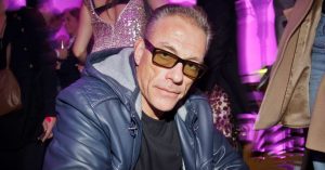 Van Damme-nak befellegzett – Szexuális célra kaphatott nőket „ajándékba”