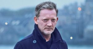 Emlékeztek még a Shetland című sorozat sármos főszereplőjére? Ennyit változott napjainkig - Douglas Henshall