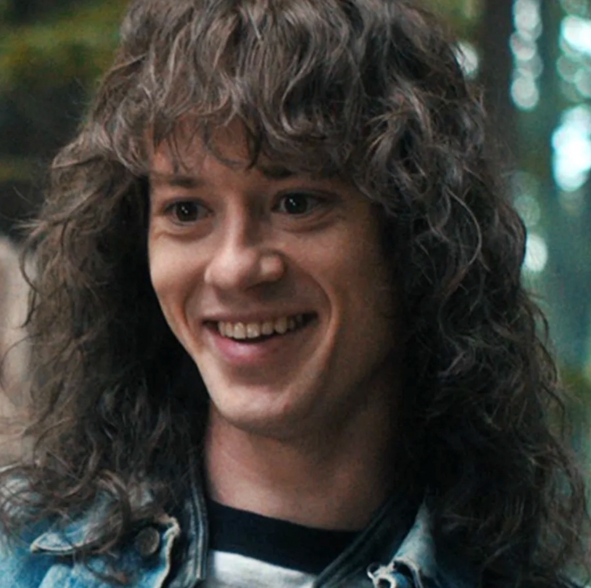 Emlékeztek Eddie-re a Stranger Things-ből? Így néz ki valójában a színész