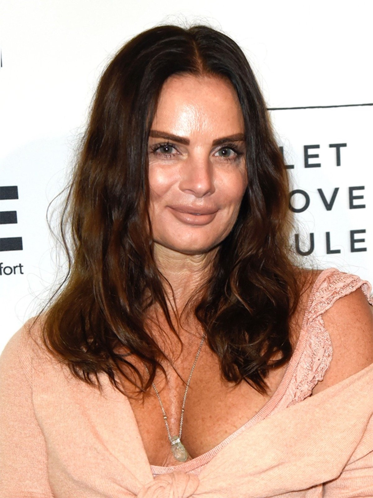 Emlékeztek az Egy asszony illata című filmben a bájos Donna-ra? Ilyen gyönyörű ma az 55 éves színésznő - Gabrielle Anwar