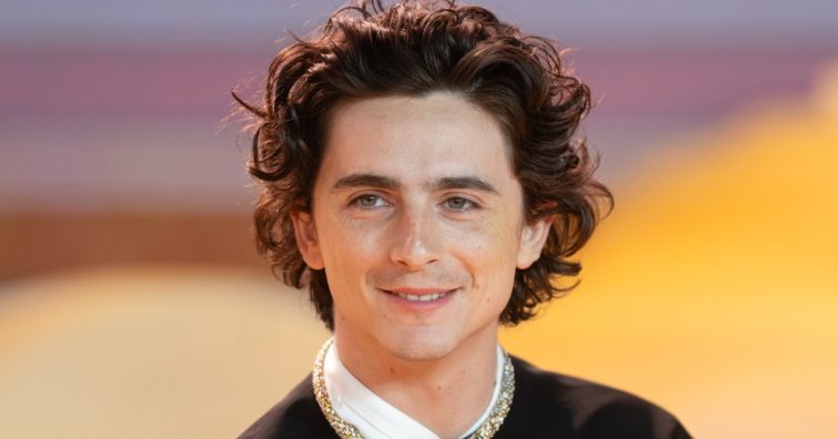 Már rá sem ismerünk - Felismerhetetlenné vált legújabb filmje forgatásán a Dűne sztárja, Timothée Chalamet