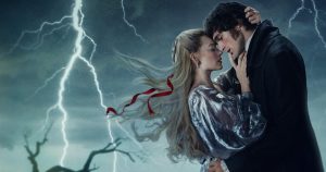 Margot Robbie és Jacob Elordi főszereplésével itt az Üvöltő szelek új, magyar nyelvű előzetese