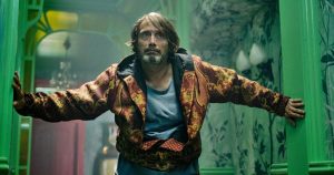 Megérkezett! Itt A porszörny magyar előzetese Mads Mikkelsennel és Sigourney Weaverrel!