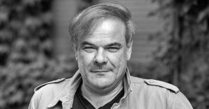 Elhunyt Kálloy Molnár Péter – A magyar színpad egyik legkülönlegesebb hangja örökre elnémult