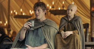 Sokkoló jelenettel indított az új Trónok harca sorozat - Sok nézőt megbotránkoztatott - A Hét Királyság lovagja