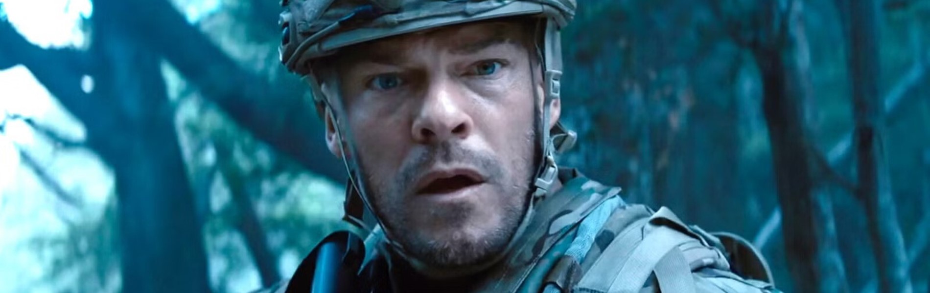 Itt az év sci-fije? Alan Ritchson odaver az Ismeretlen támadók című filmjének előzetesében!