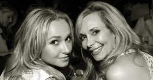 Megtörte a csendet Hayden Panettiere édesanyja: fájdalmas dolgokat mondott lánya halála után - Lesley Vogel